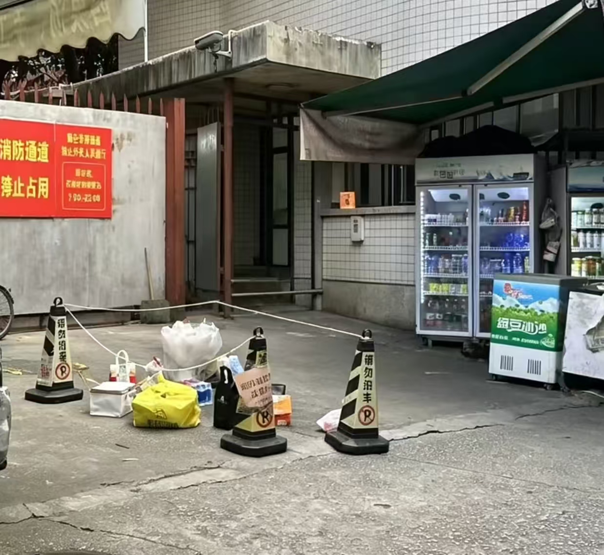 东小门（学生街侧门）